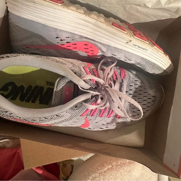 Nike sneakers - Picture 2 of 3